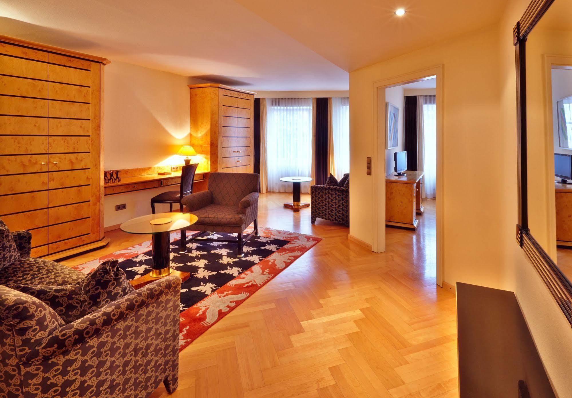 Hotel Waldhorn Вайнгартен Экстерьер фото