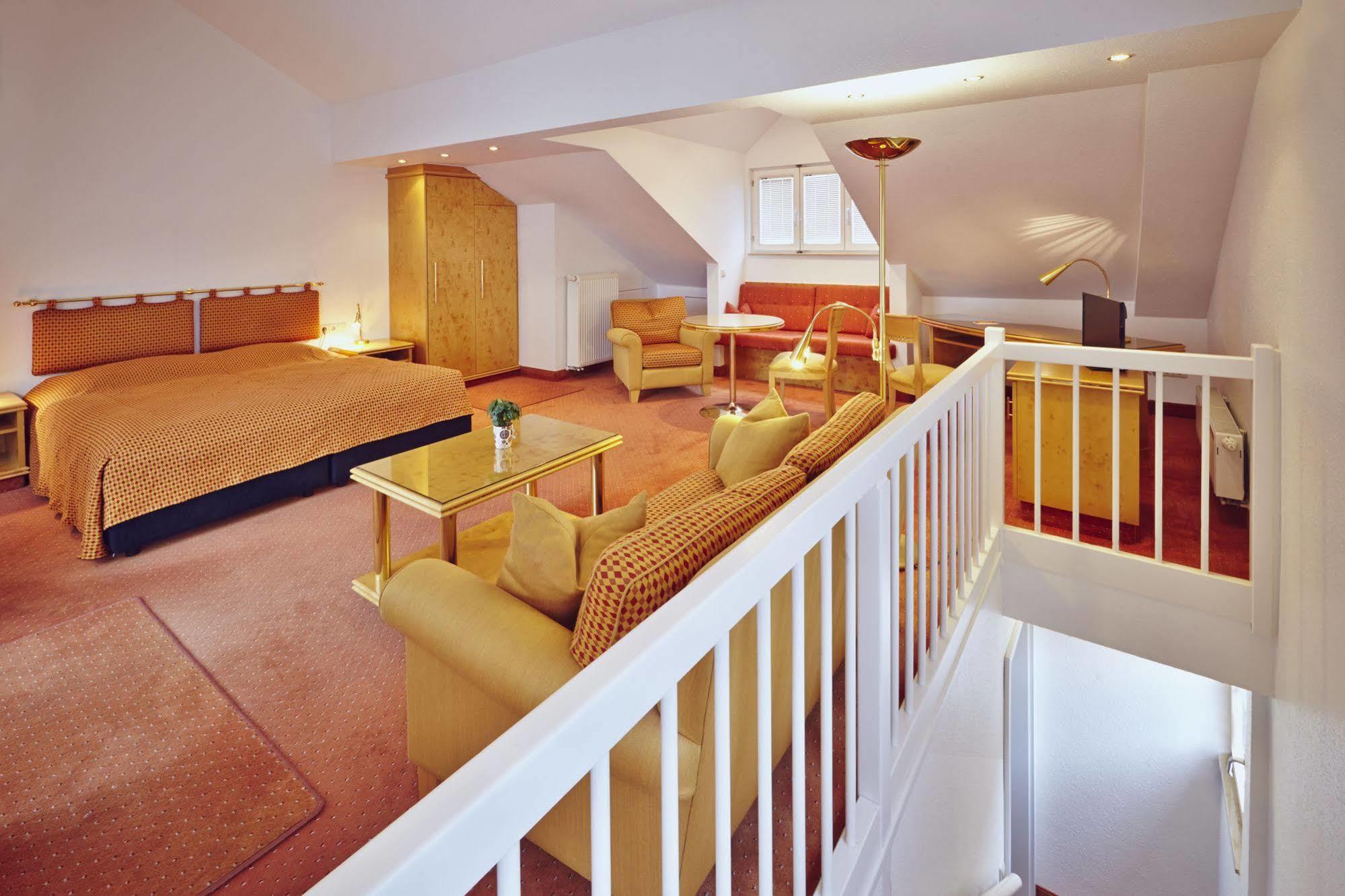 Hotel Waldhorn Вайнгартен Экстерьер фото