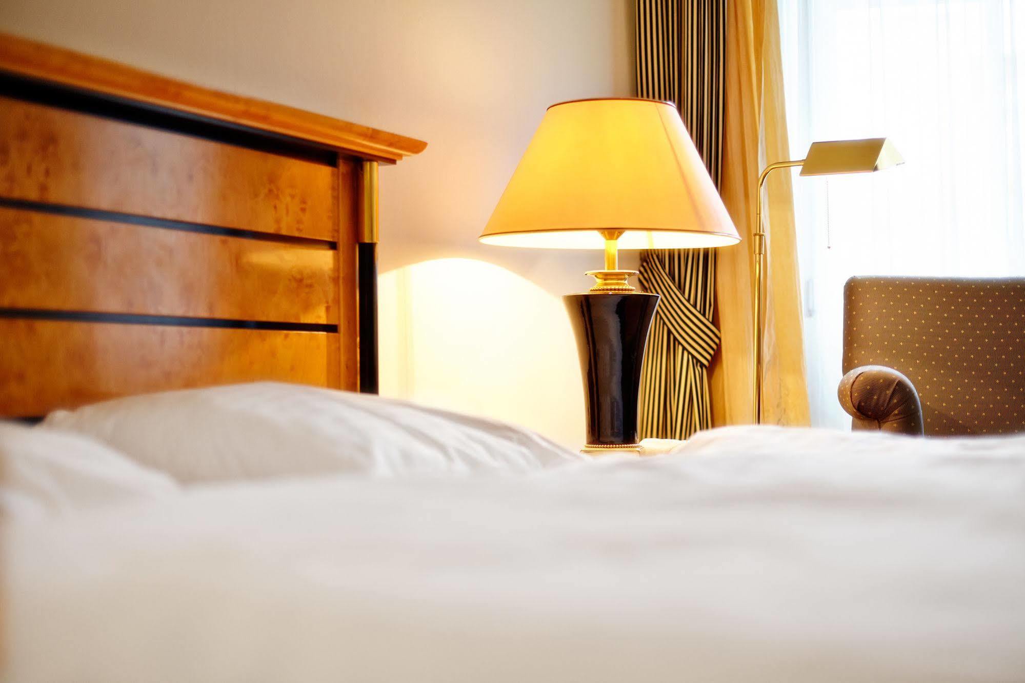 Hotel Waldhorn Вайнгартен Экстерьер фото