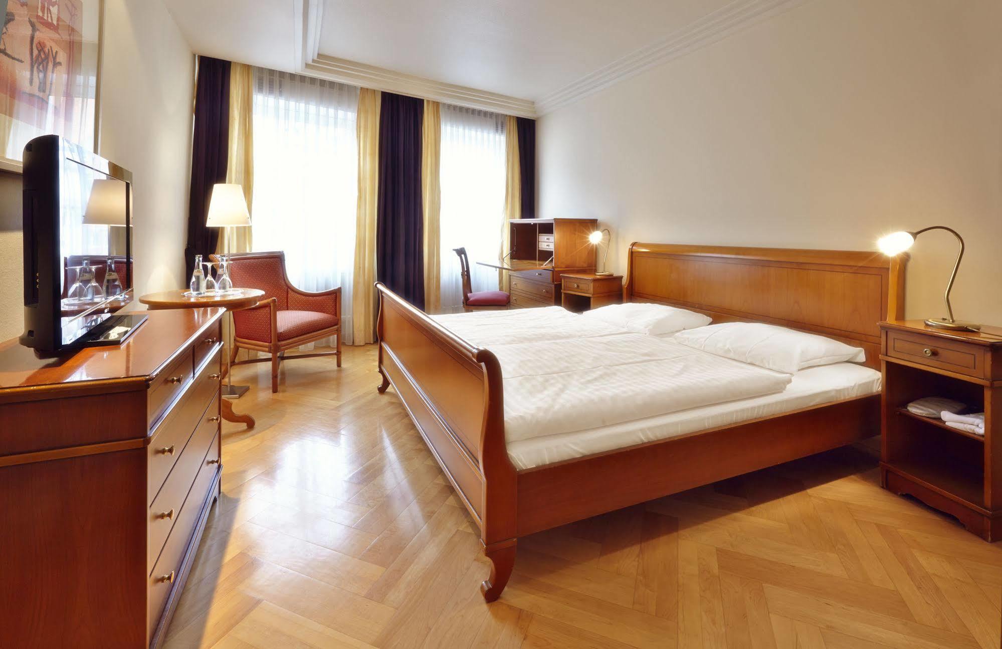 Hotel Waldhorn Вайнгартен Экстерьер фото