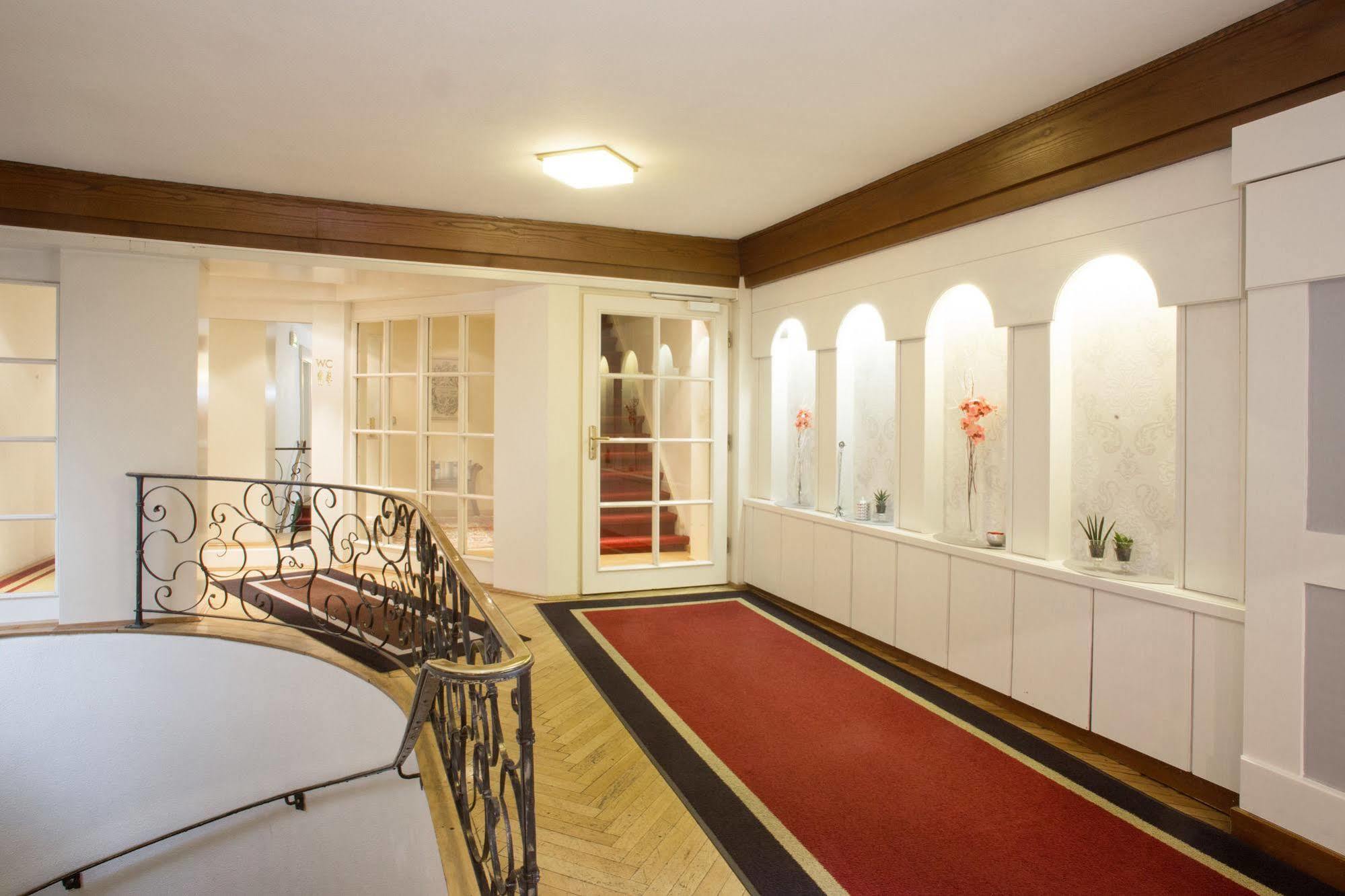 Hotel Waldhorn Вайнгартен Экстерьер фото